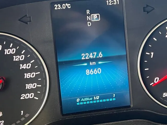 Kombiinstrument mit Kilometerstand 8660