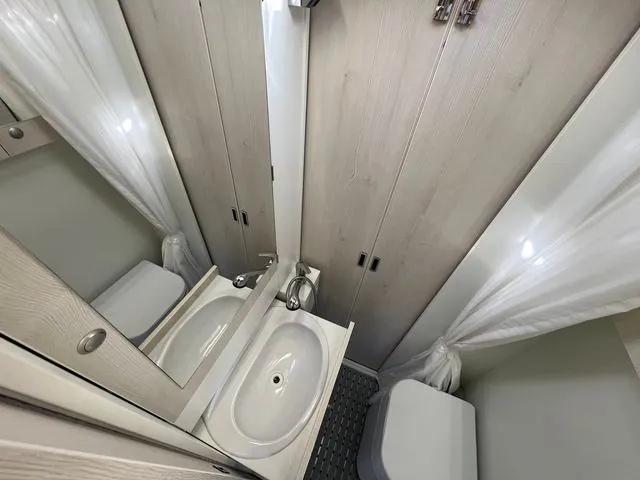 Bad mit ausgezogenem Waschbecken